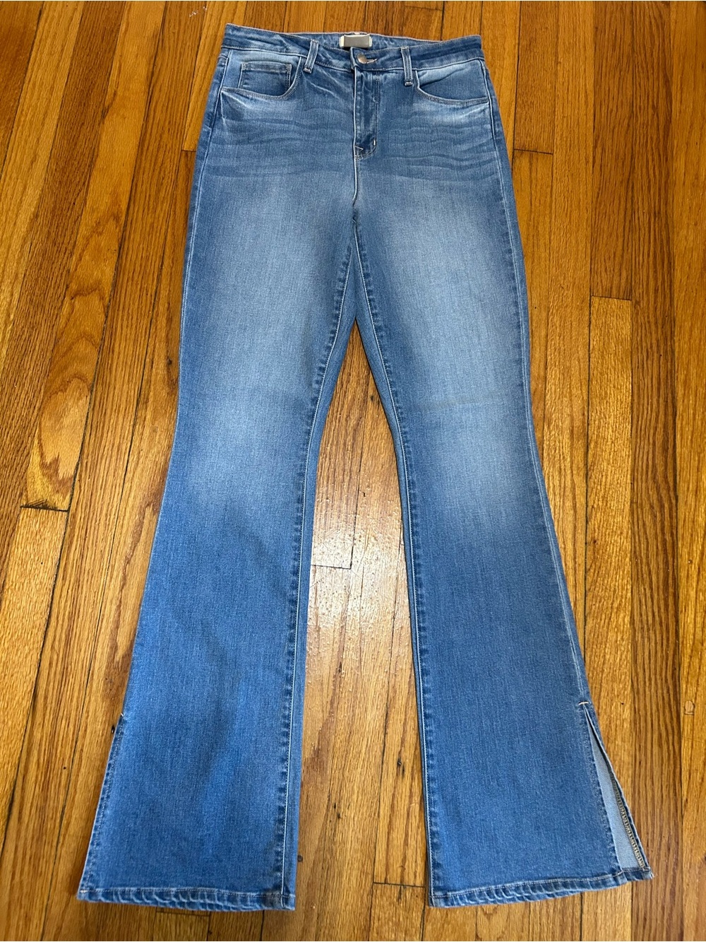 L’AGENCE Mid Rise Slit Flared Leg Medium Wash Jeans Size 28x34‎